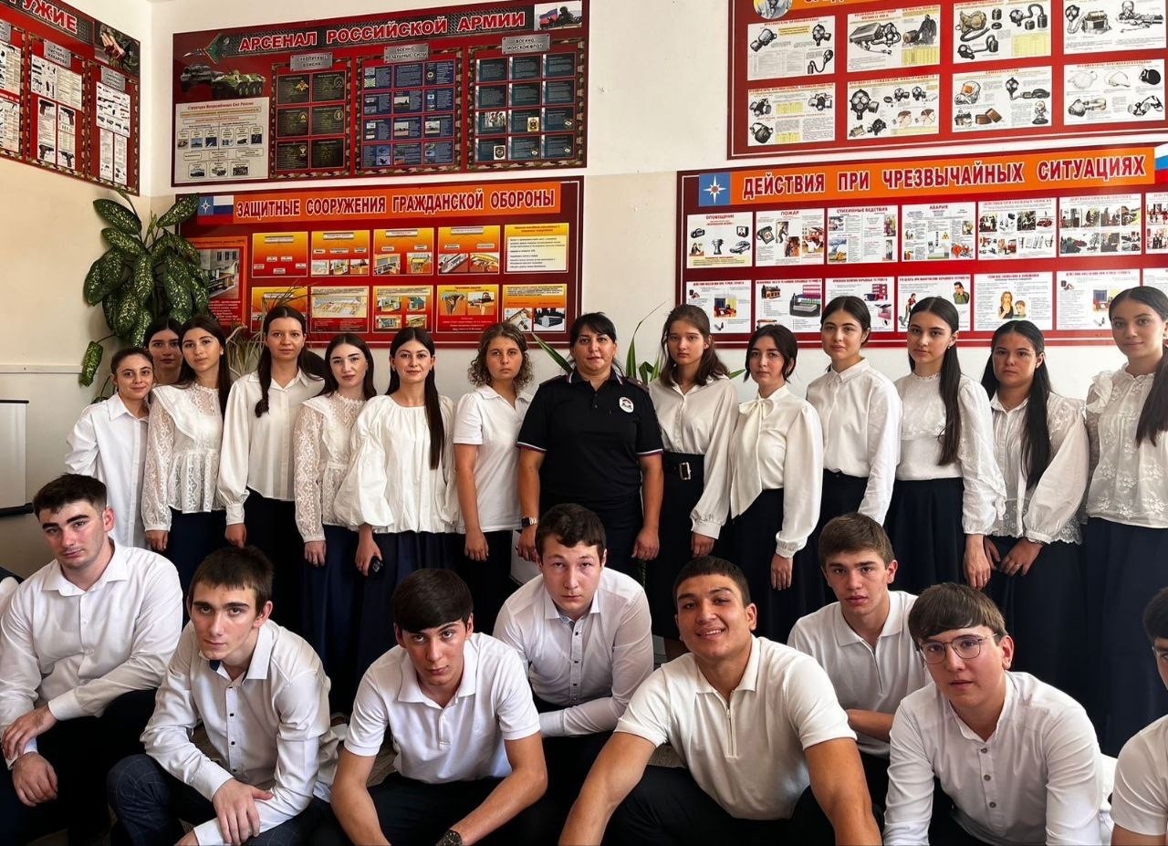 За парту.
