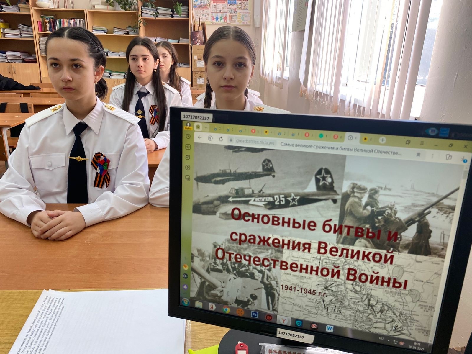 Полицейский класс посетил зал боевой славы лицея.