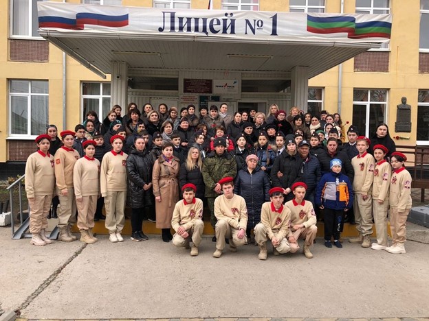 Подвигам жить в веках.