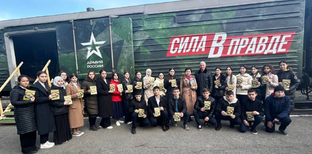 Школьники посетили патриотический поезд "Сила в правде".